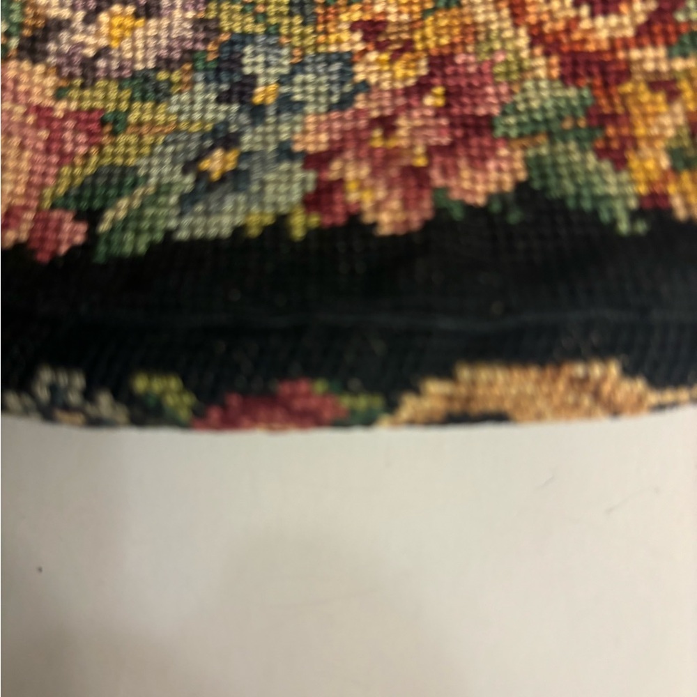 Vintage Floral Needlepoint Women’s Clutch Bag 7 X 4 X .5 - Picture 5 of 7